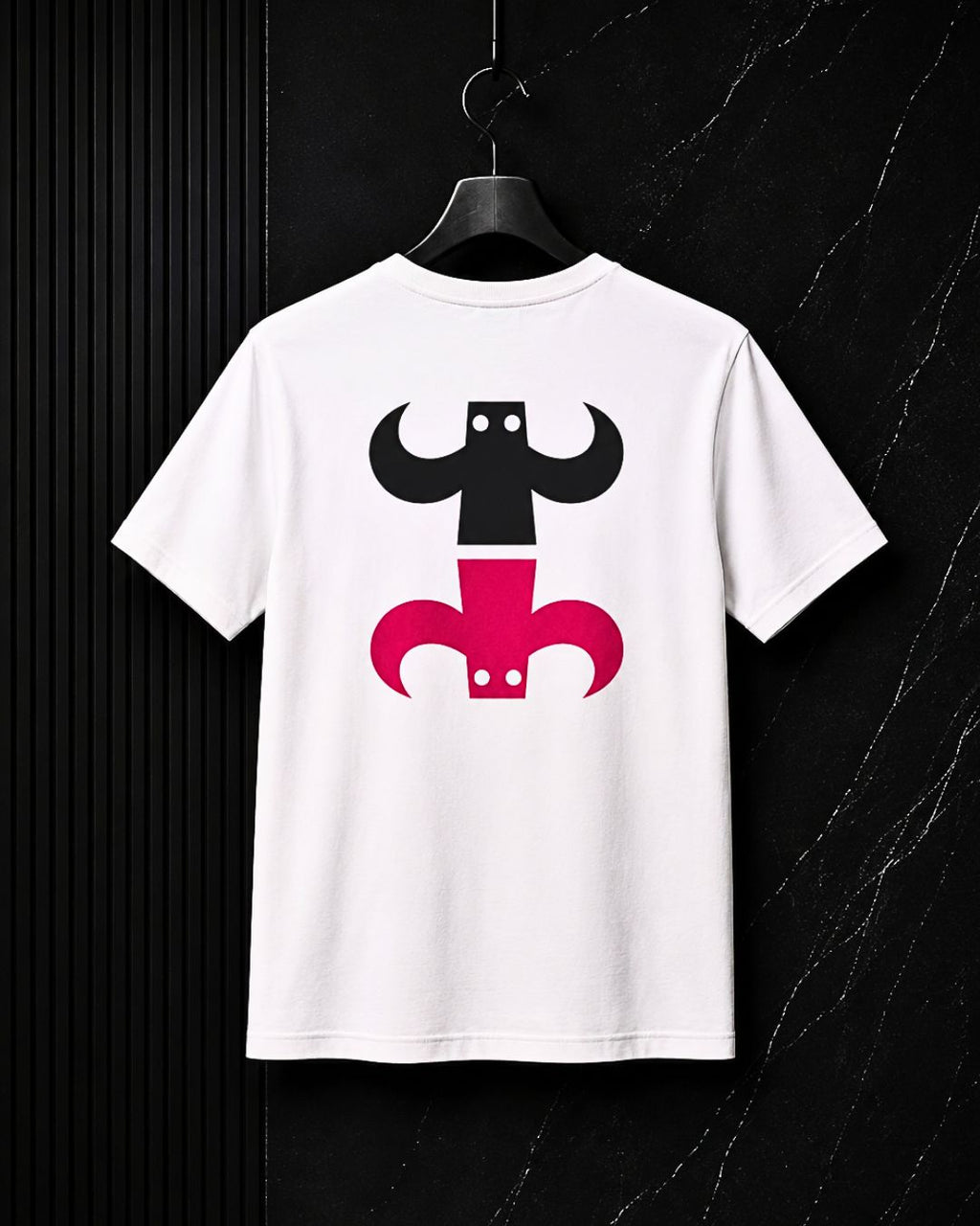 Camiseta gráfica de figuras minimalistas.