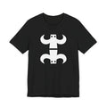 Camiseta gráfica de figuras minimalistas.