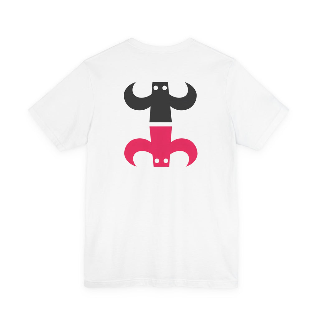 Camiseta gráfica de figuras minimalistas.